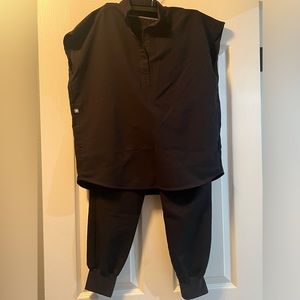 Figs women's Mari Skinny Jogger Scrub Pants sm petite and xxs Rafaela scrub top